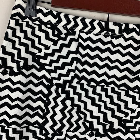 ASOS black/white Aztec print pencil skirt - Picture 2 of 4